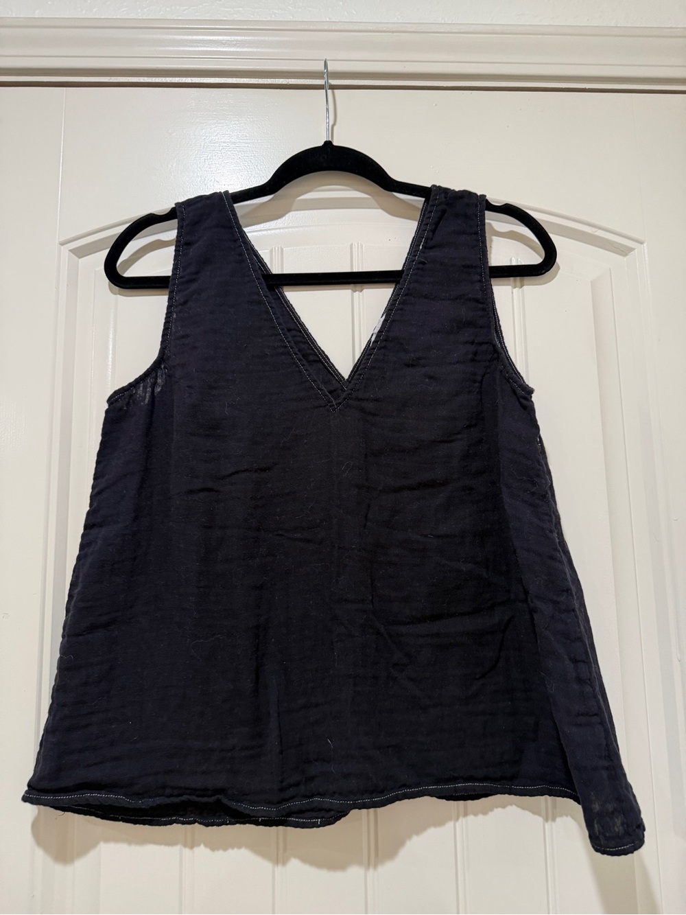 Women's V-Neck Sleeveless Tank Top - Black
